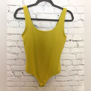 Express Body Contour High Compression Scoopneck Bodysuit Chartreuse size Small
